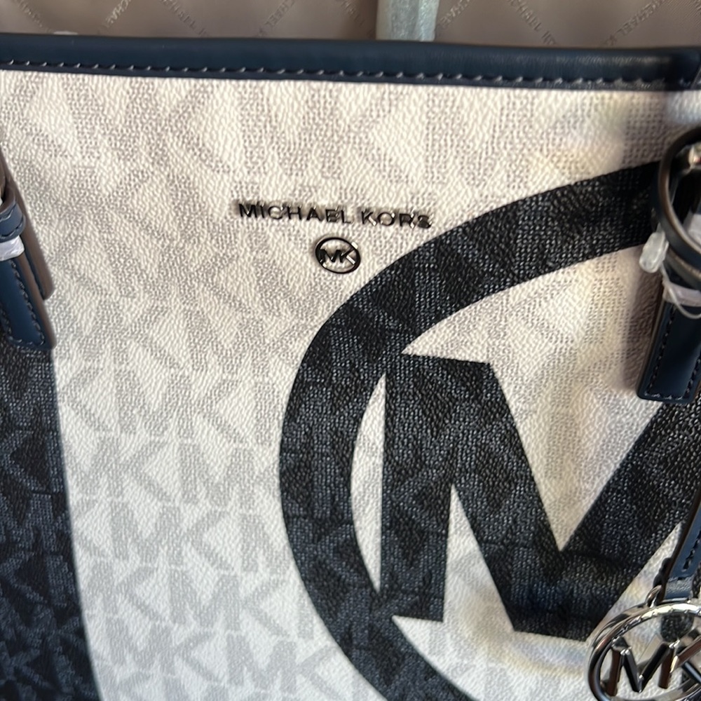 Mom ♥️…Michael Kors 100% original with tags. Never used. Gorgeous leather. - Picture 3 of 10